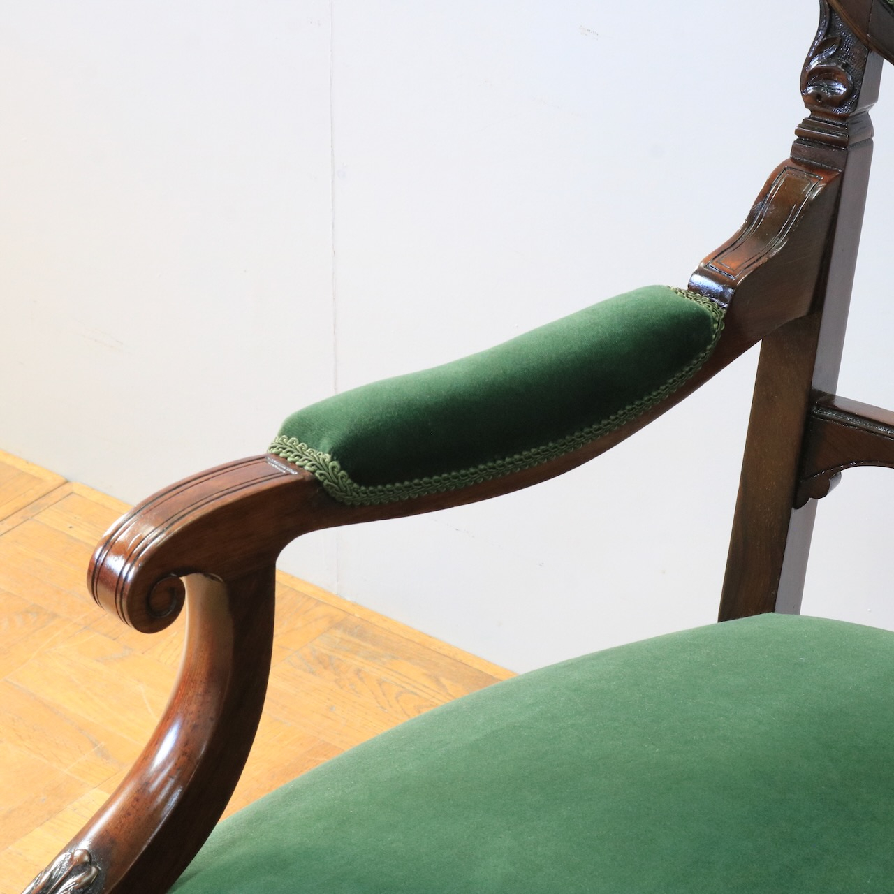 ナーシングチェアー