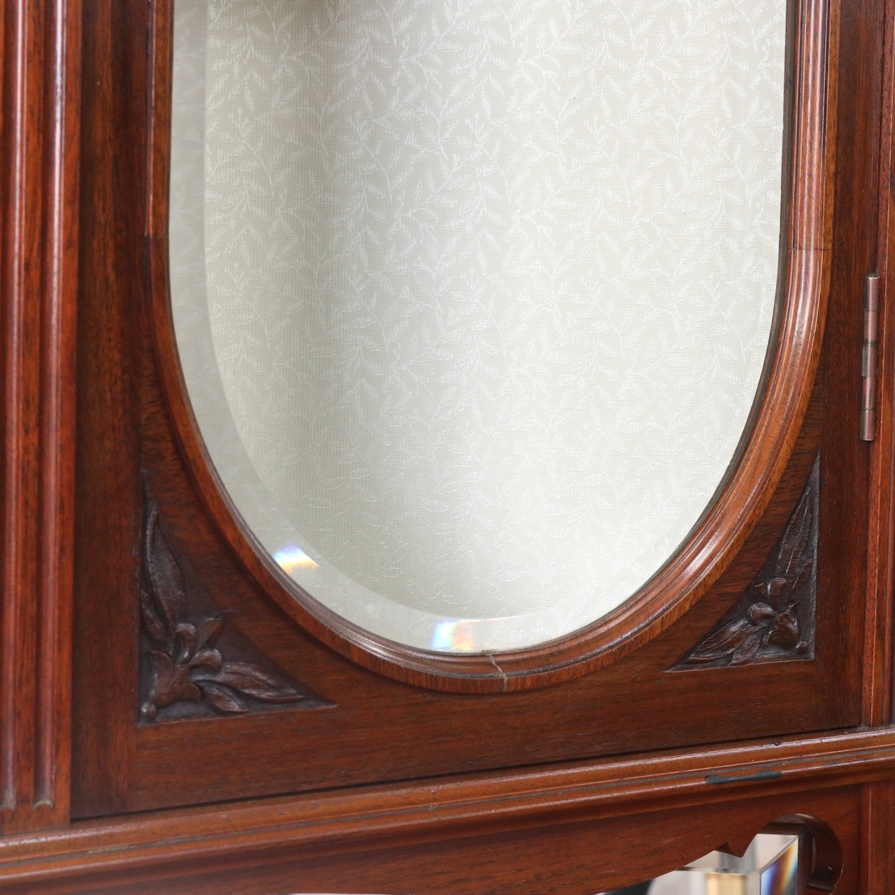 コーナーキャビネット