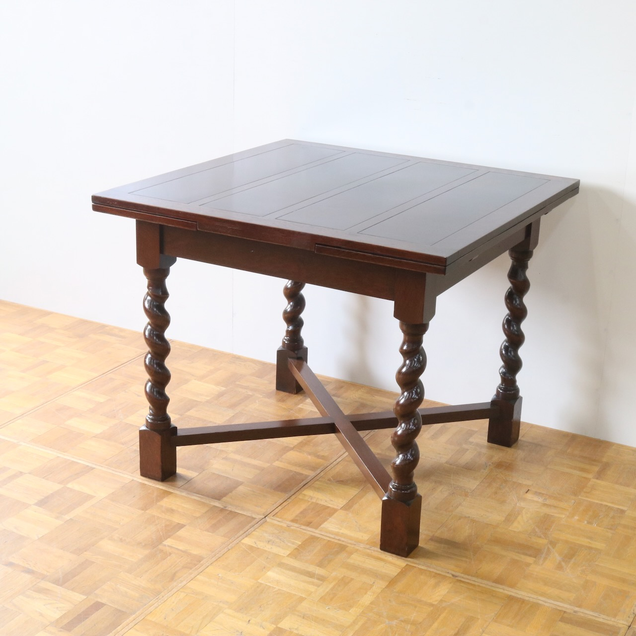 ドローリーフテーブル