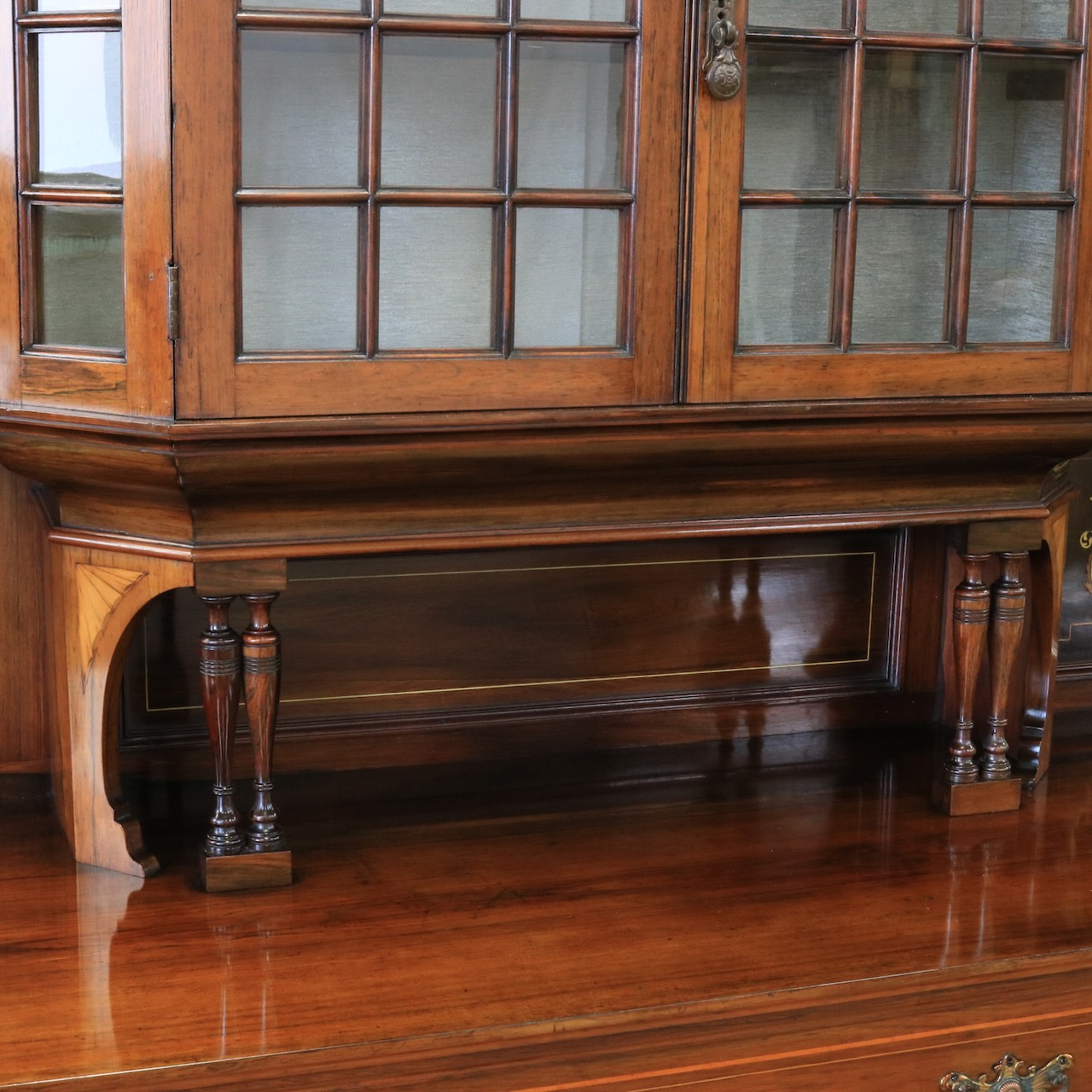 ミラーバックサイドボード