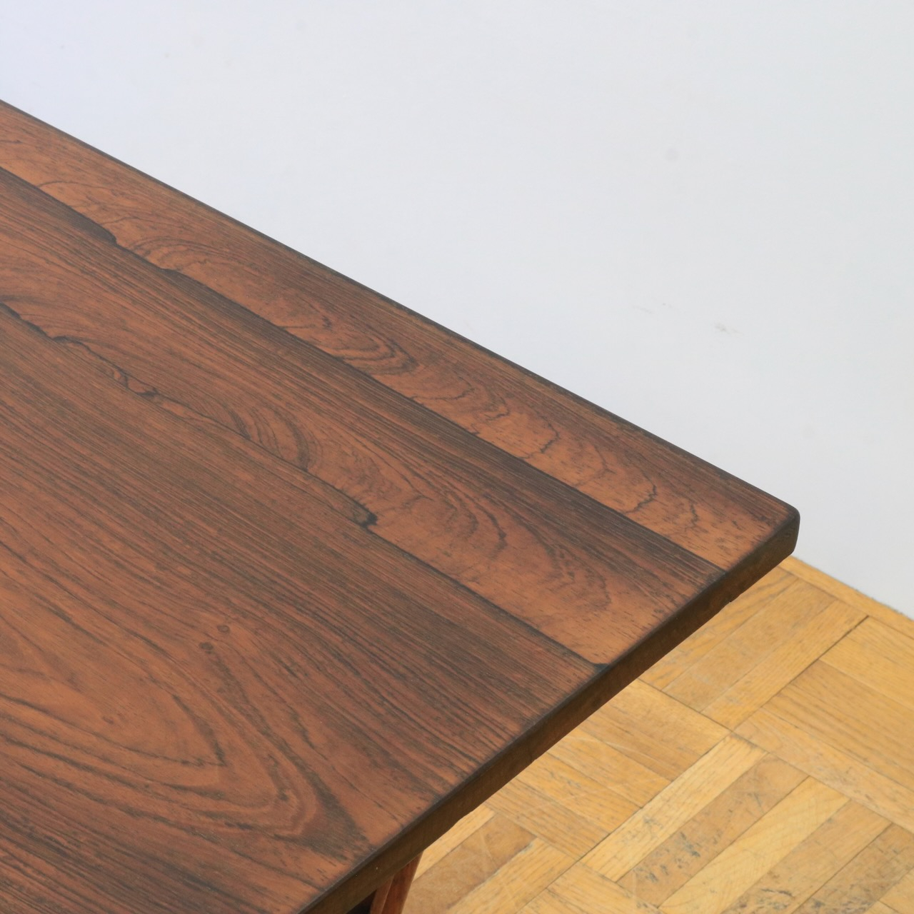 コーヒーテーブル