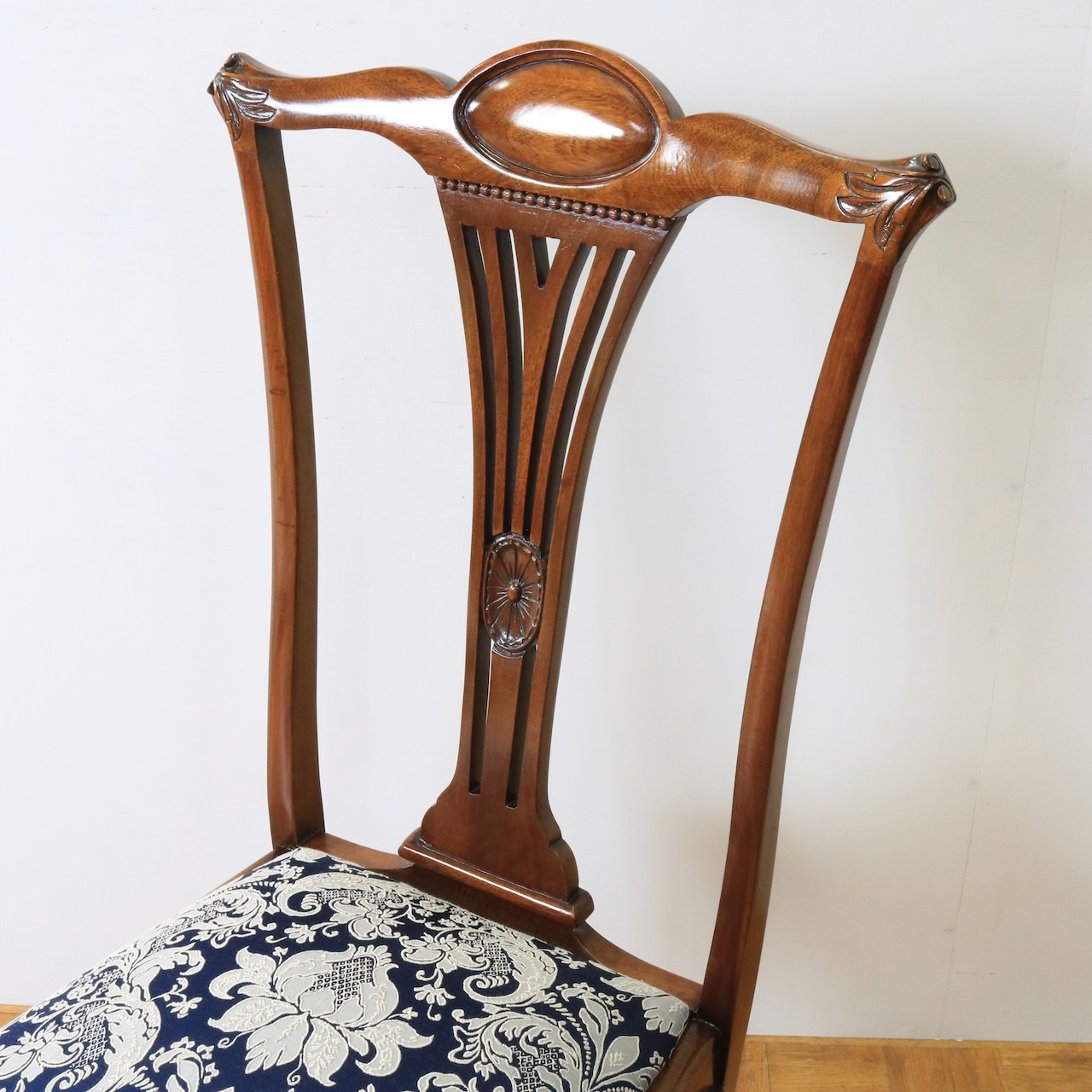 ダイニングチェアー