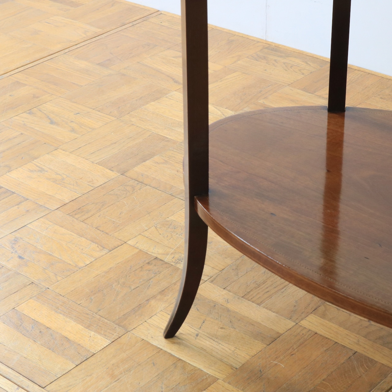 サイドテーブル