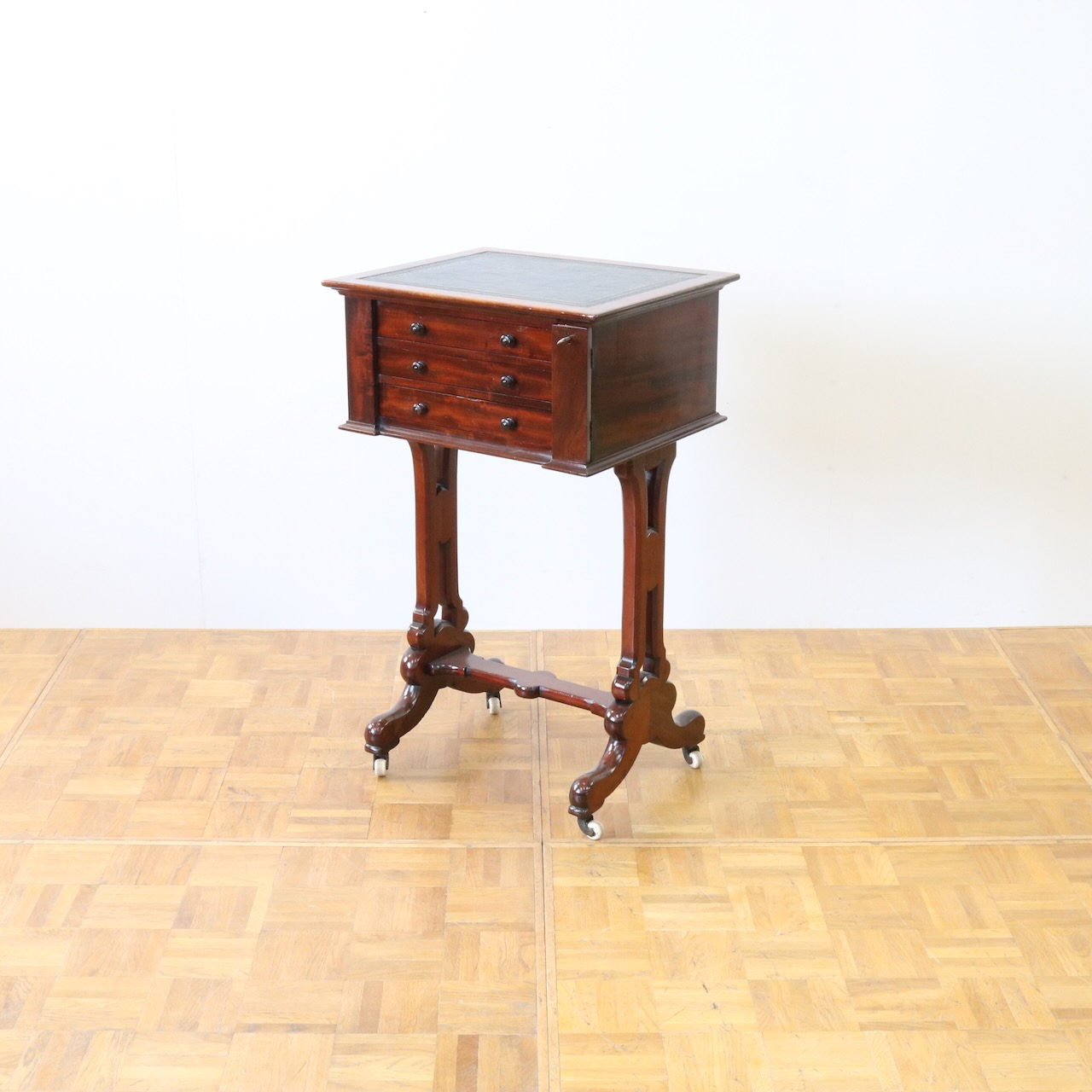 ライティングデスク