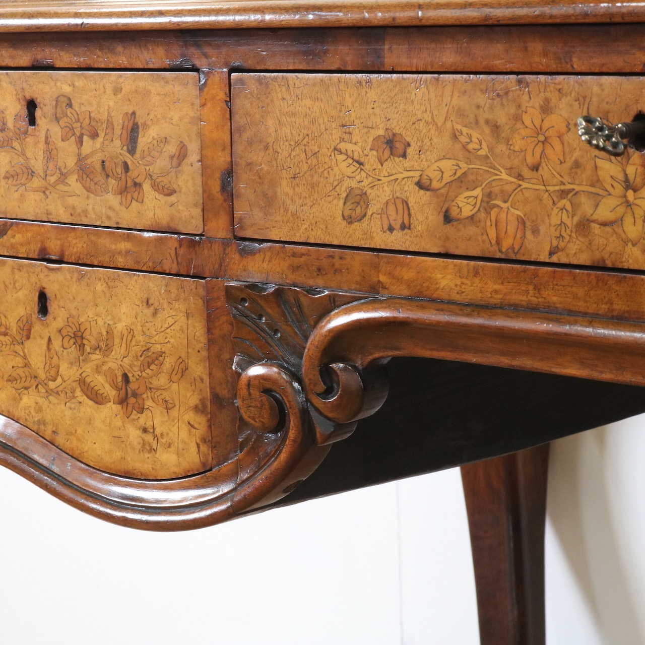 ライティングデスク