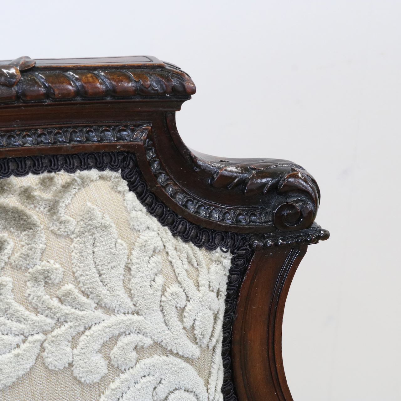 アームチェアー