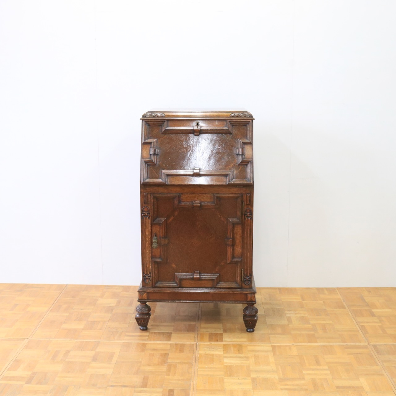 カクテルキャビネット