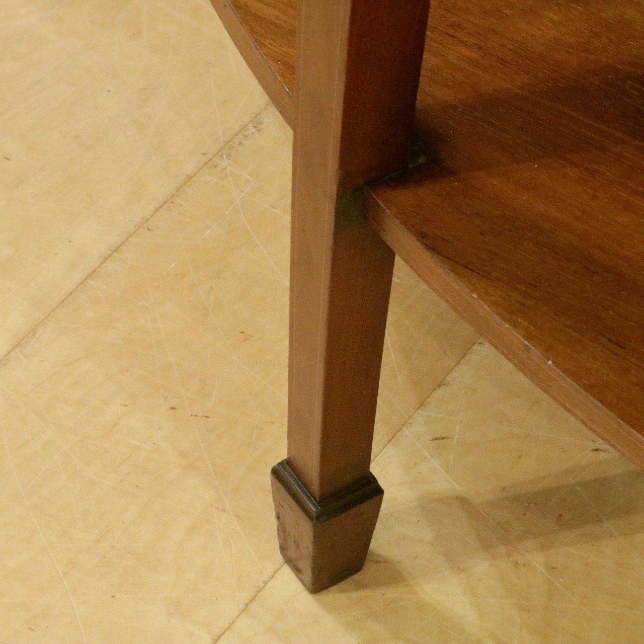 グラスキャビネット