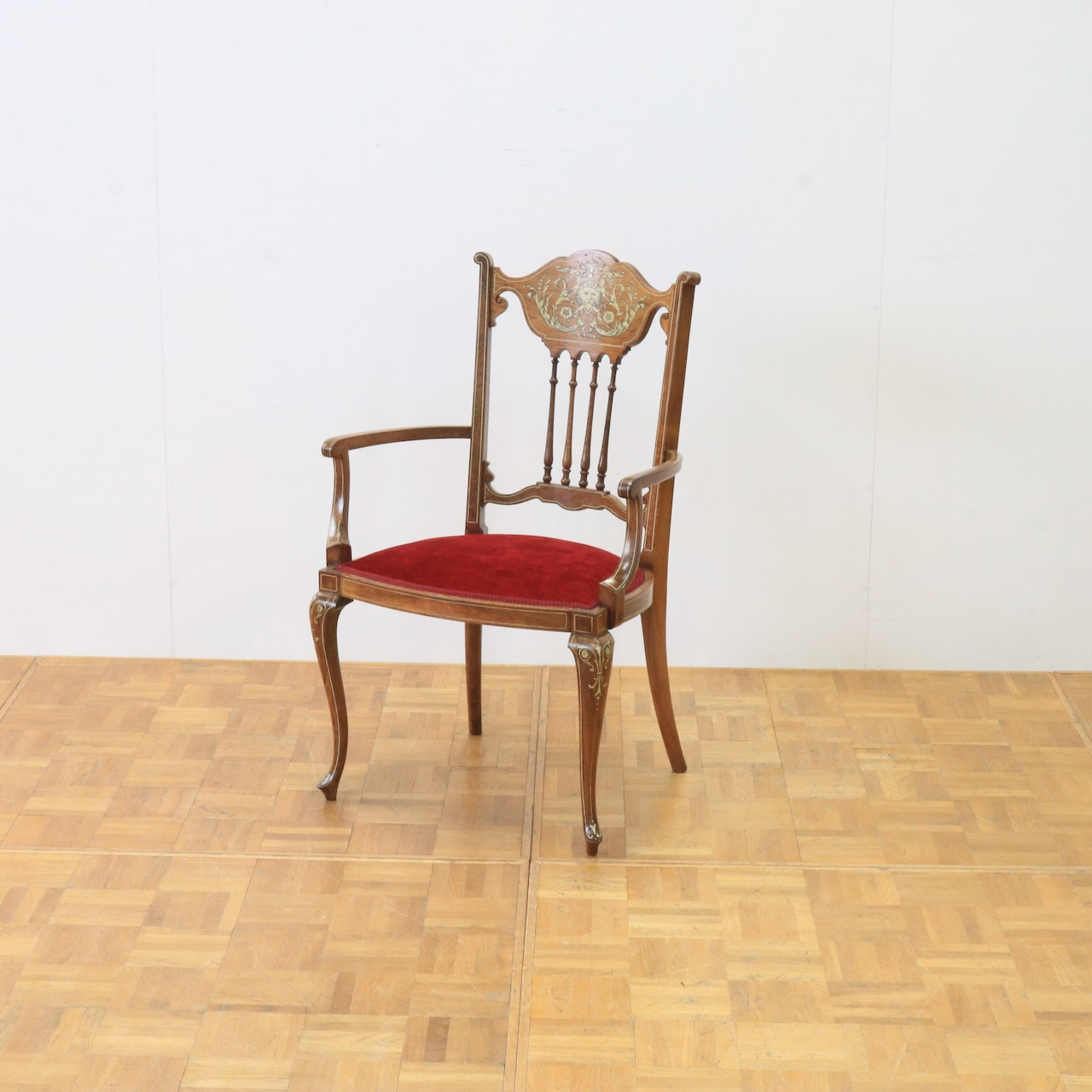 アームチェアー