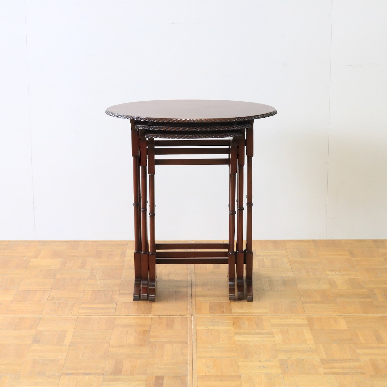 ネストテーブル