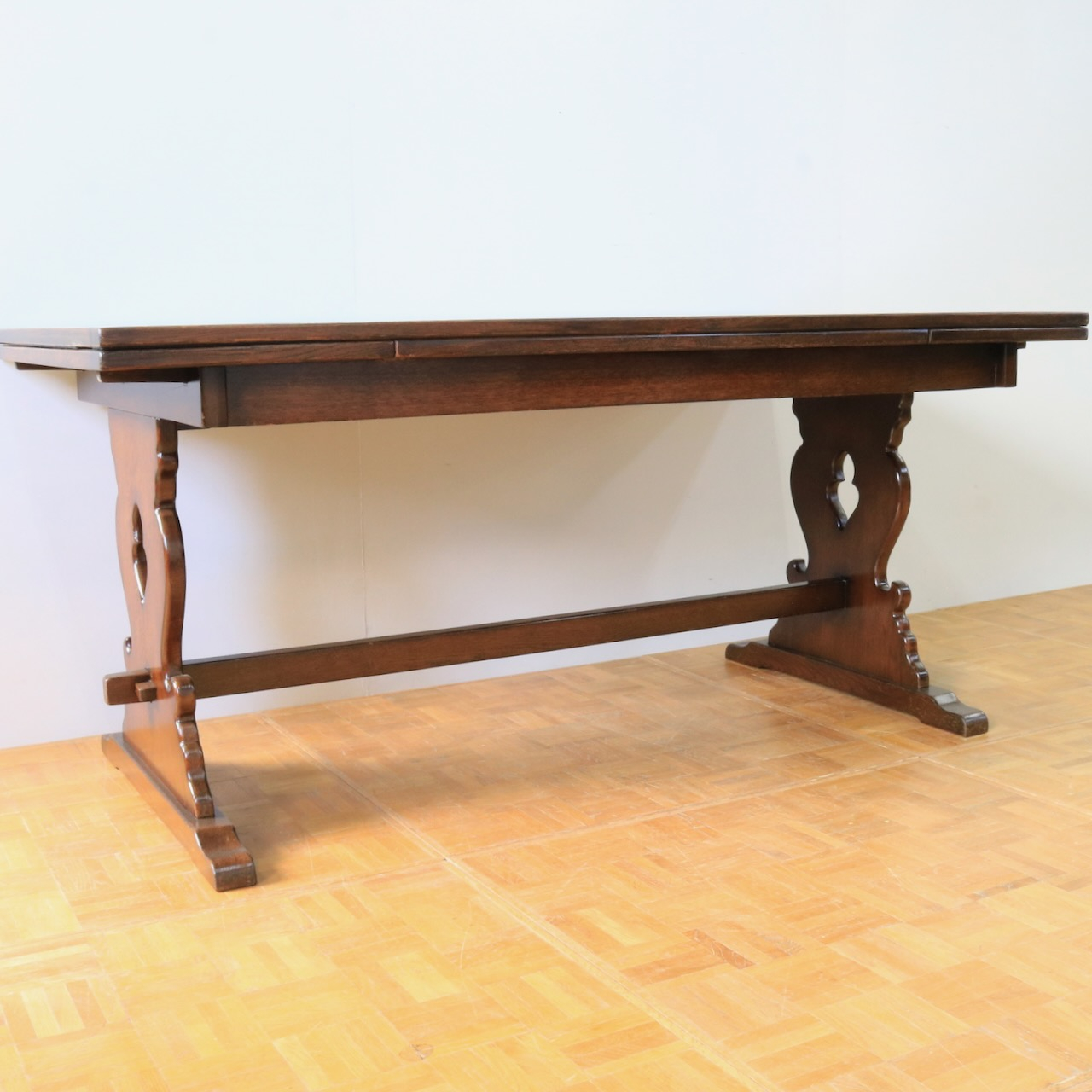 ドローリーフテーブル