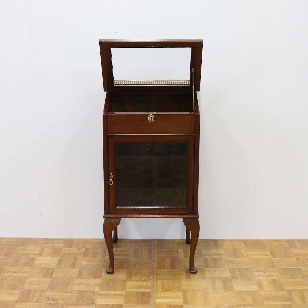 ジュエリーキャビネット