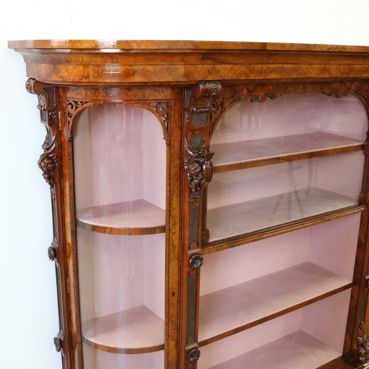 グラスキャビネット