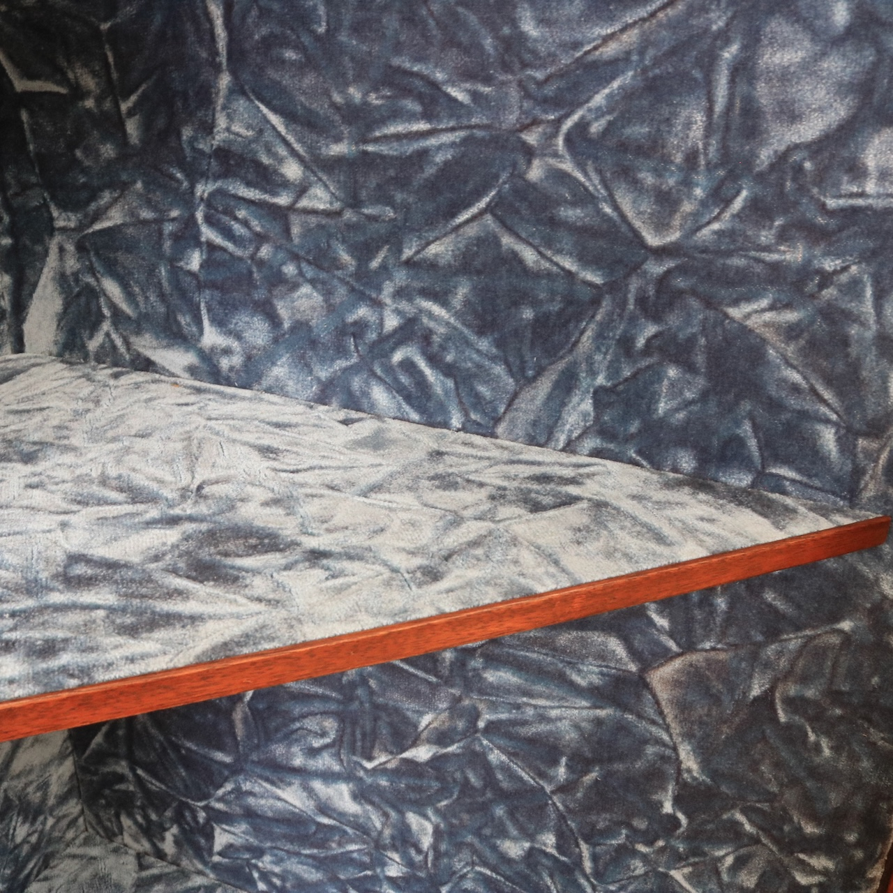 コーナーキャビネット