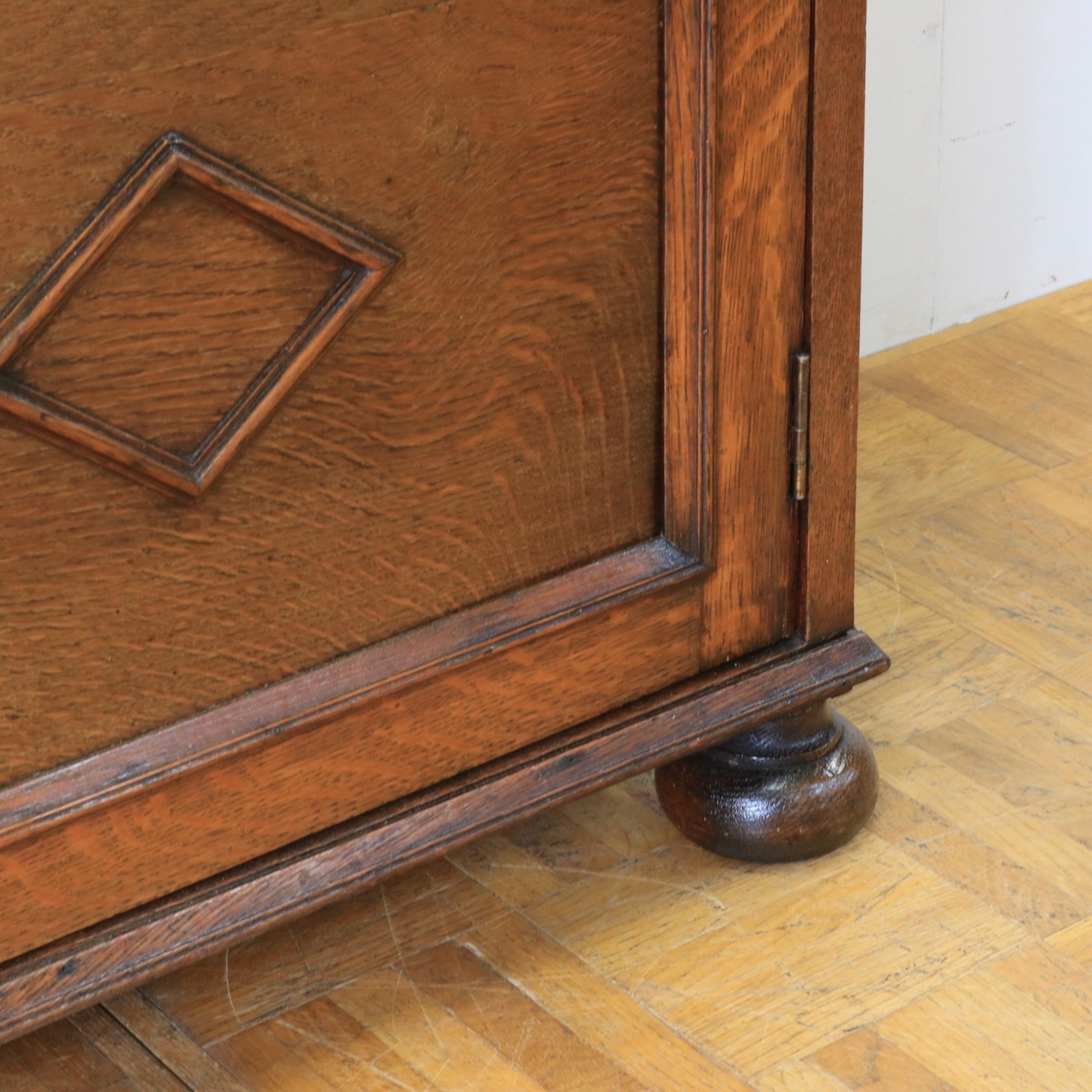 グラスキャビネット