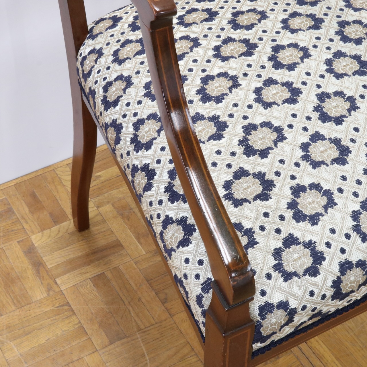 アームチェアー