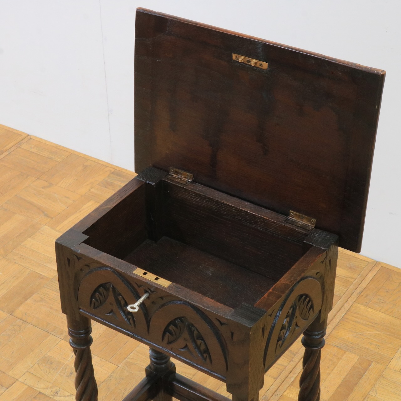 サイドテーブル