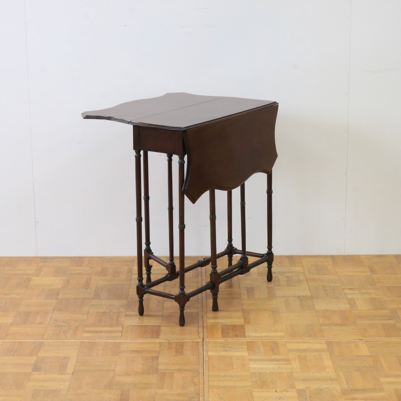 ゲートレッグテーブル