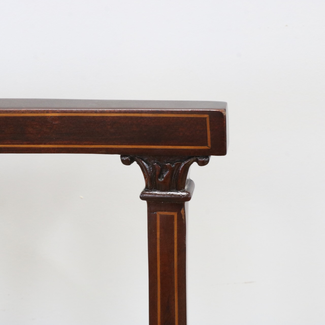 アームチェアー