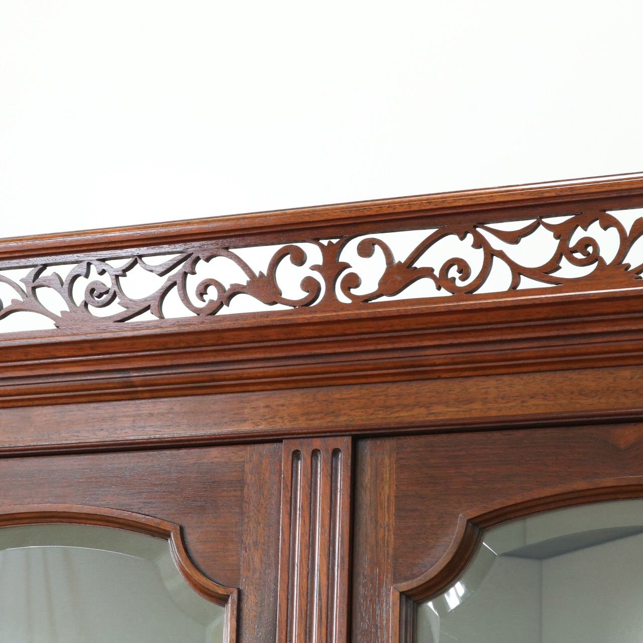 コーナーキャビネット