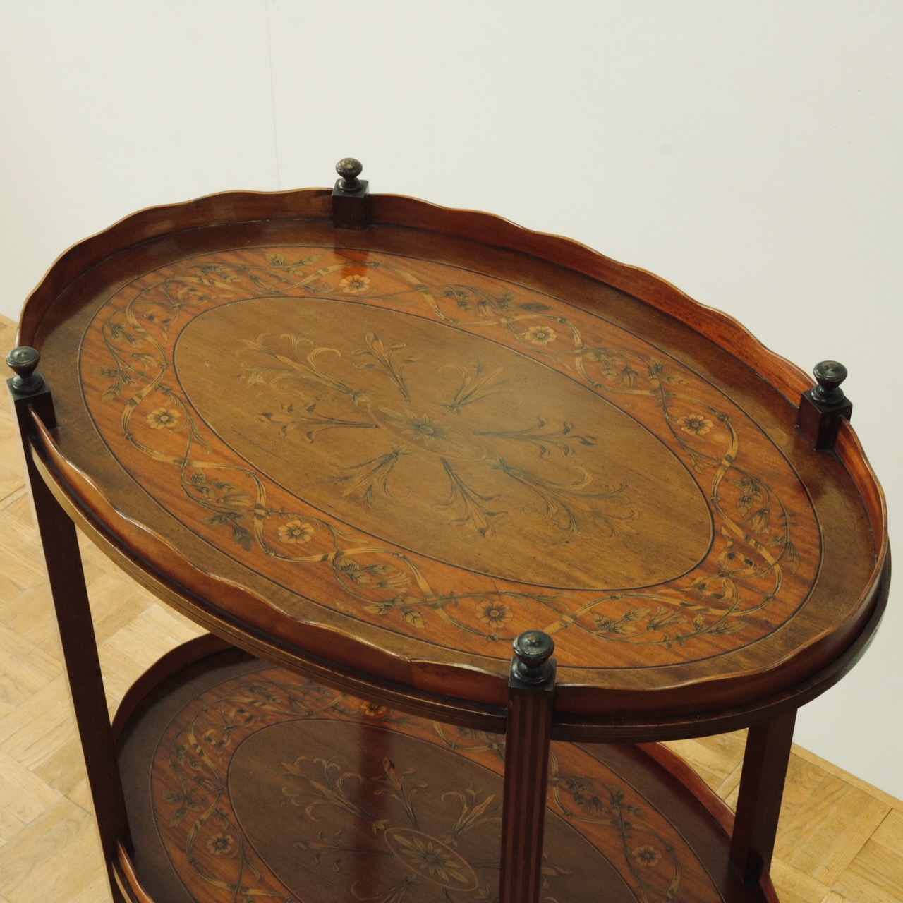 サイドテーブル