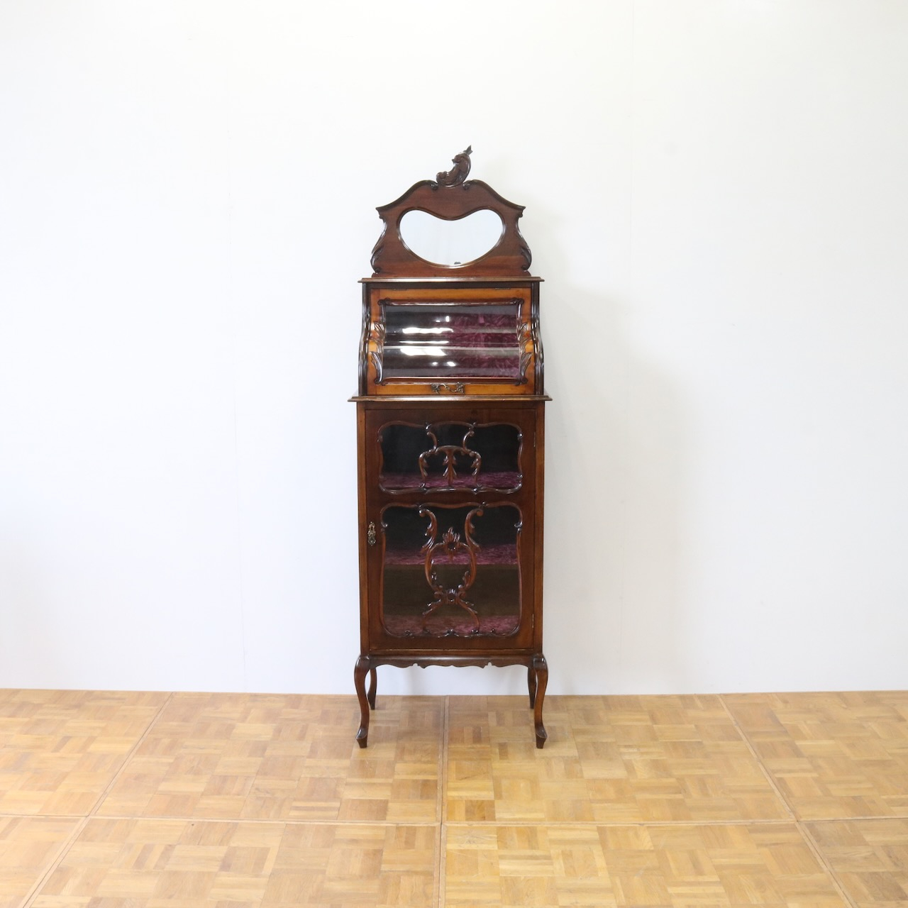 グラスキャビネット