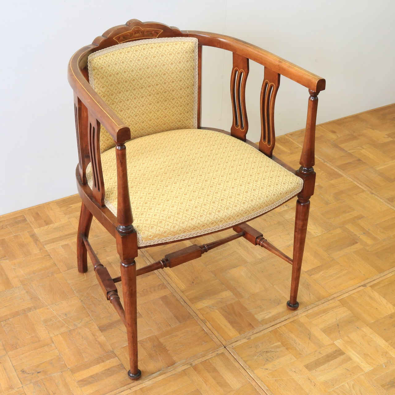 アームチェアー