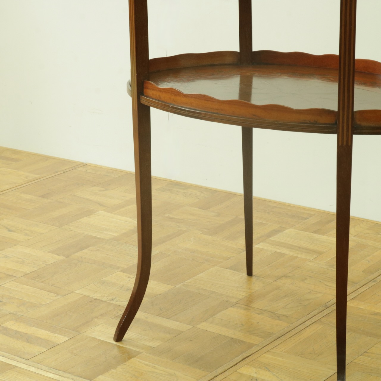 サイドテーブル