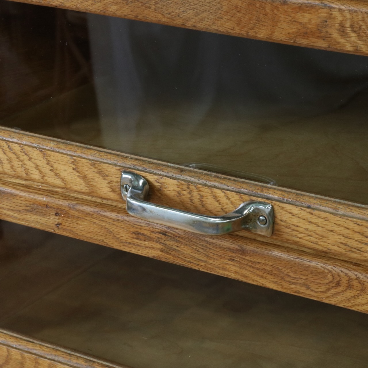 シャツキャビネット