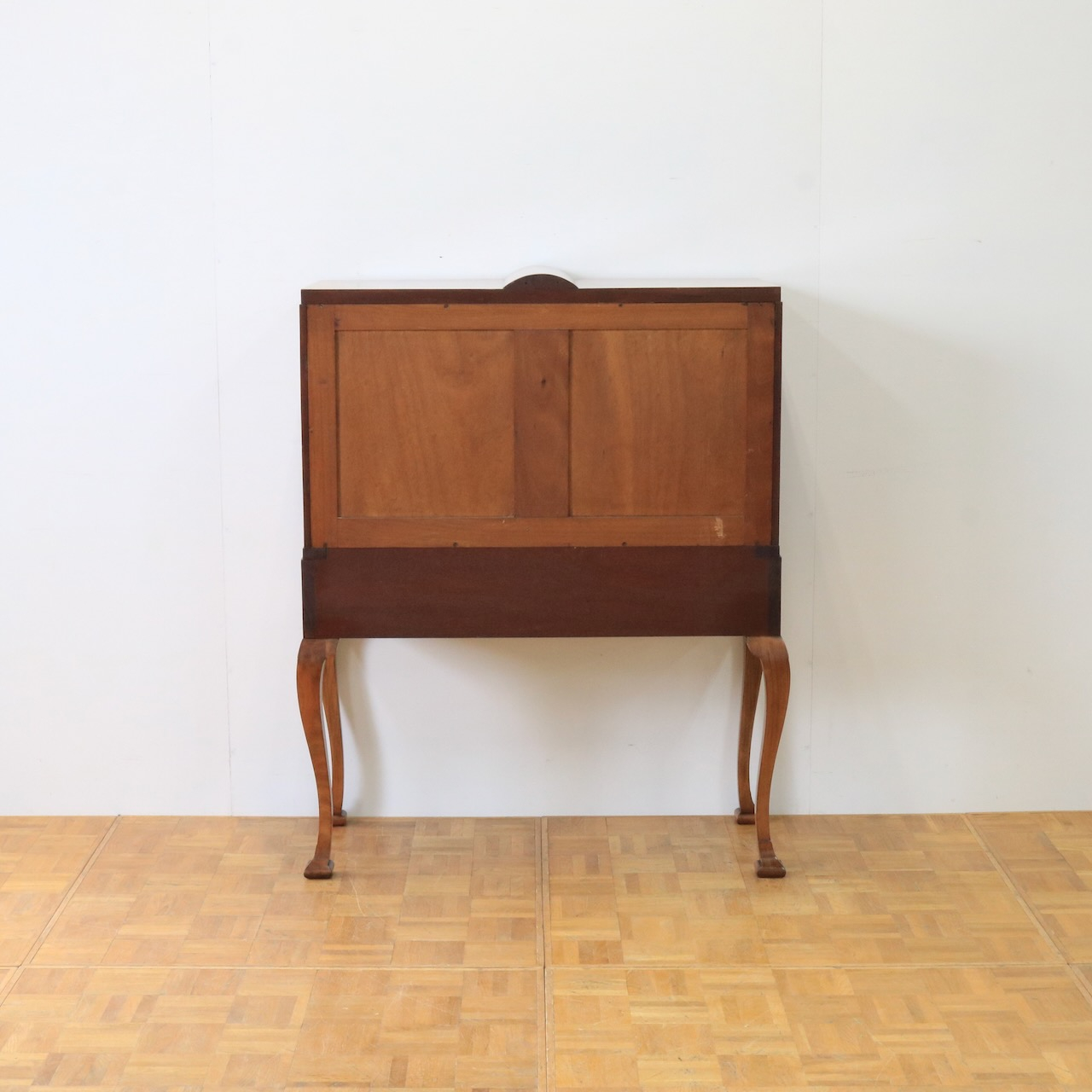 グラスキャビネット