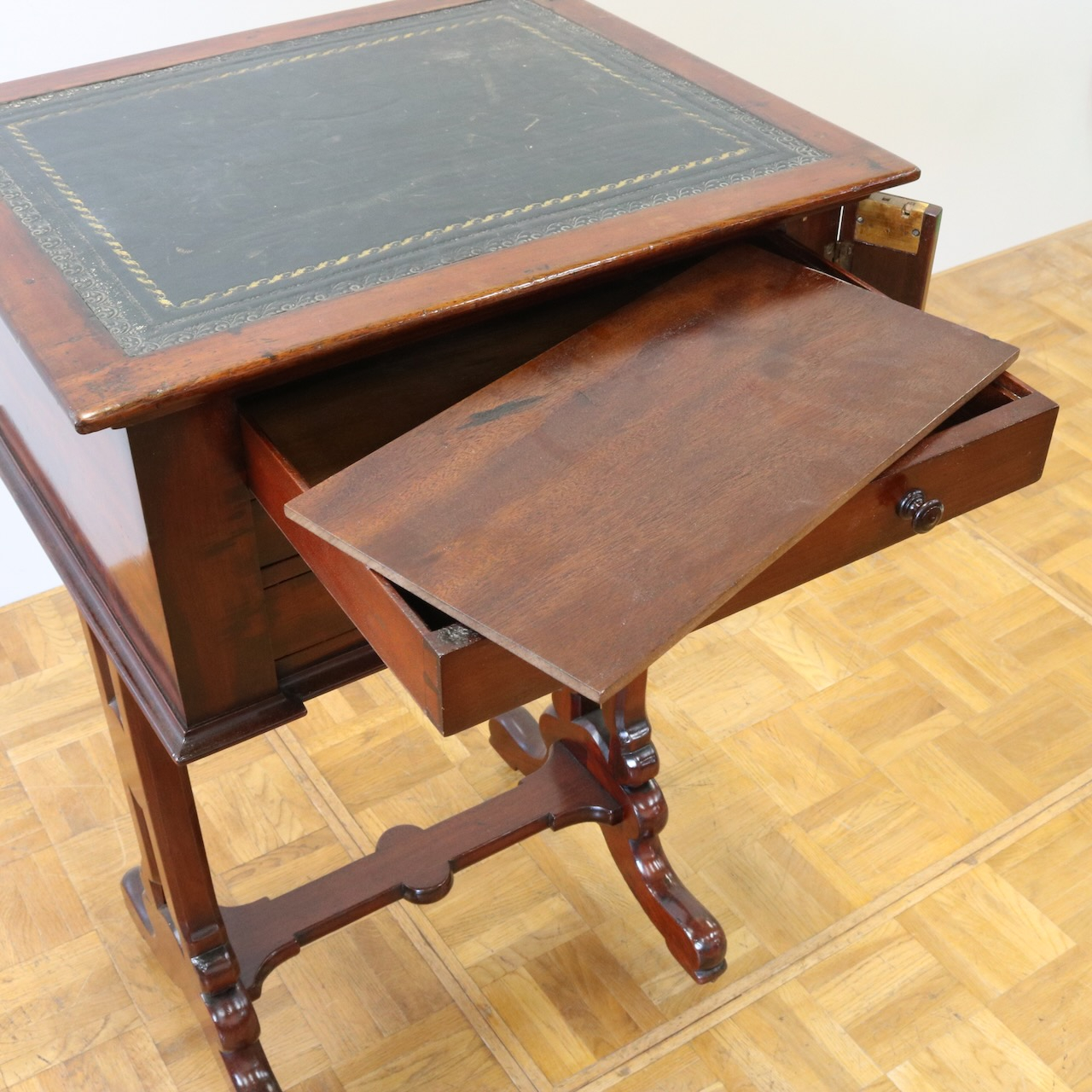 ライティングデスク