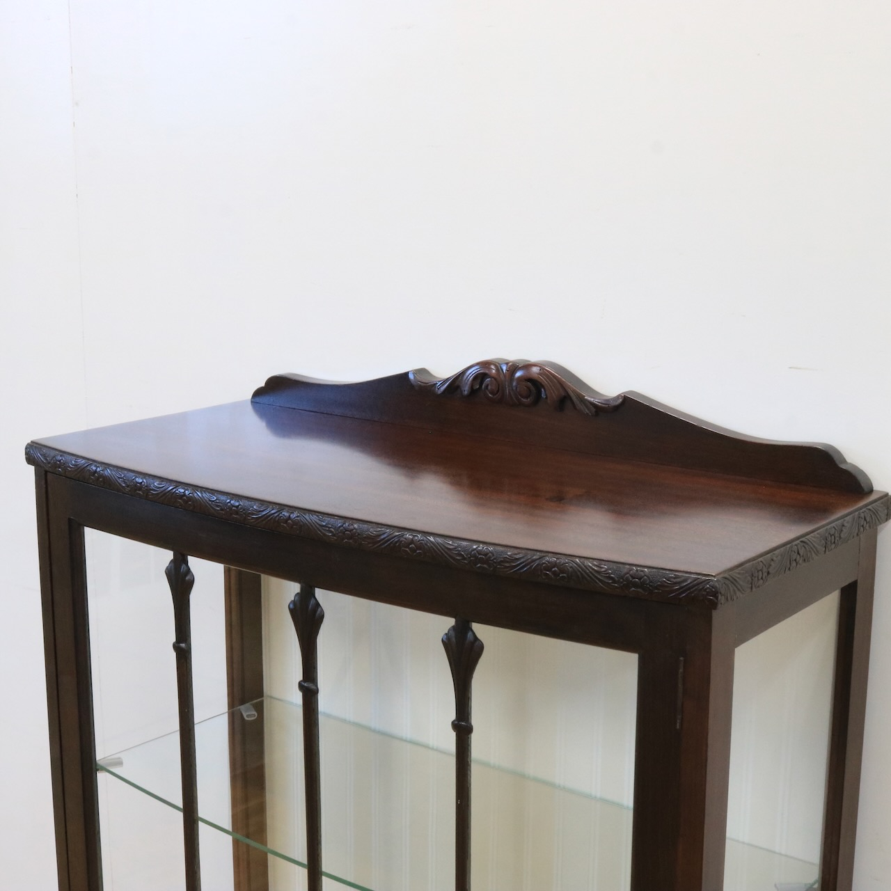 グラスキャビネット