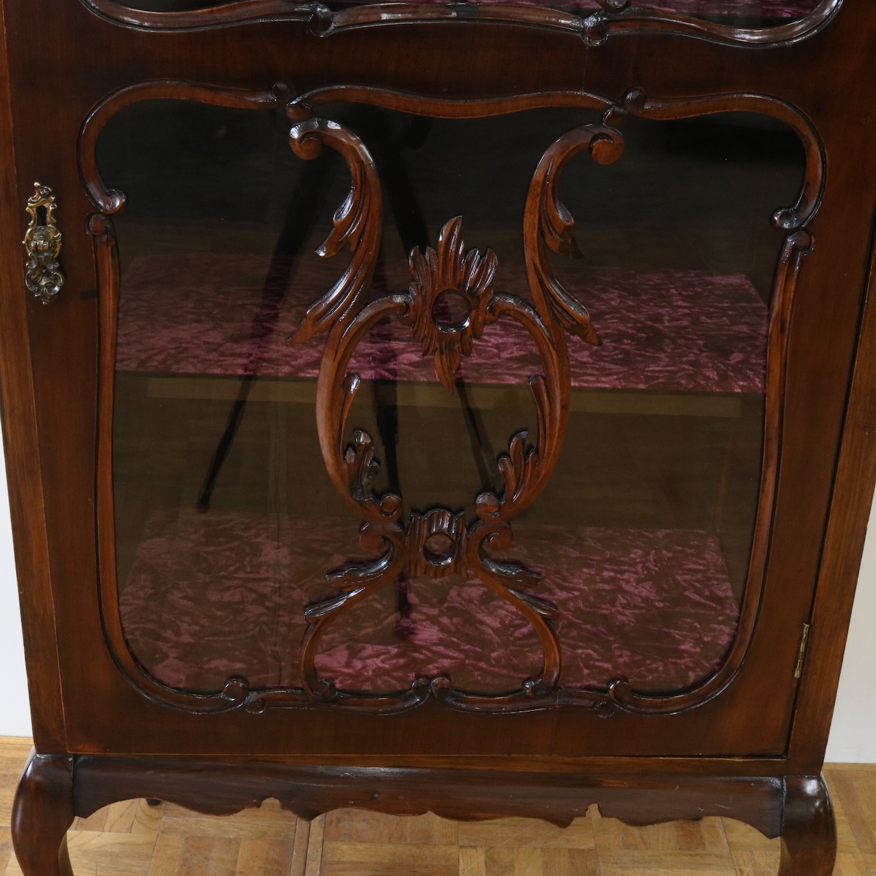 グラスキャビネット