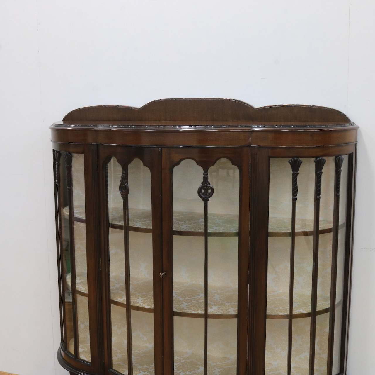 グラスキャビネット