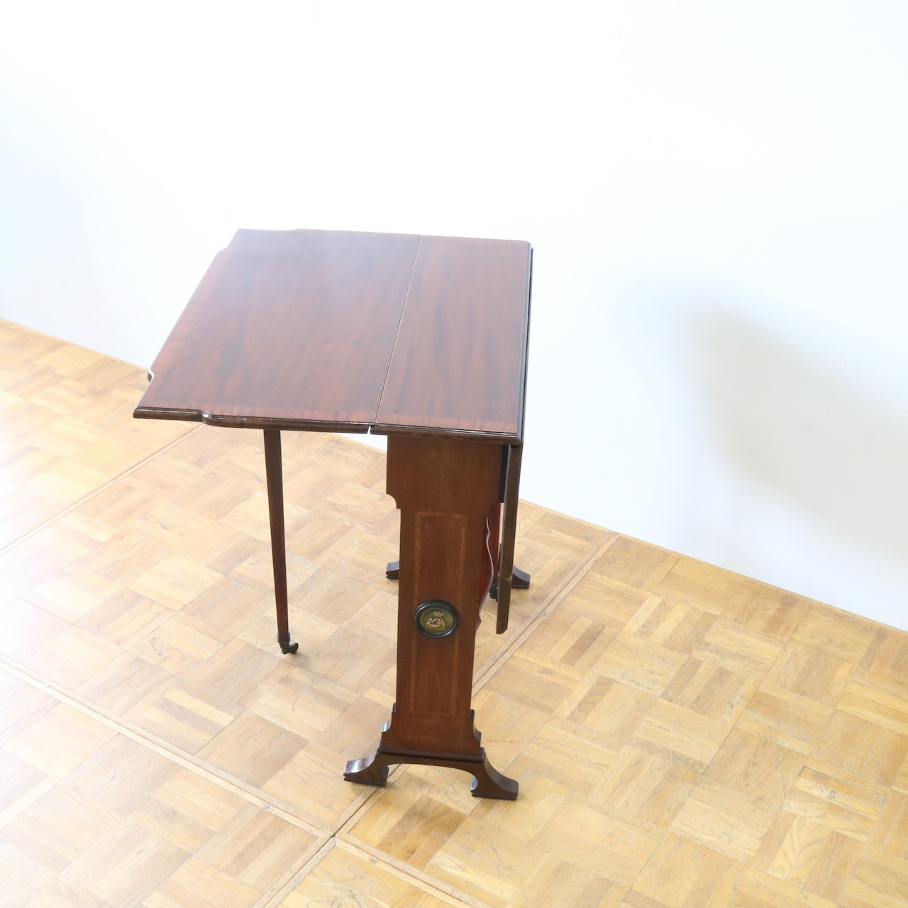 ゲートレッグテーブル