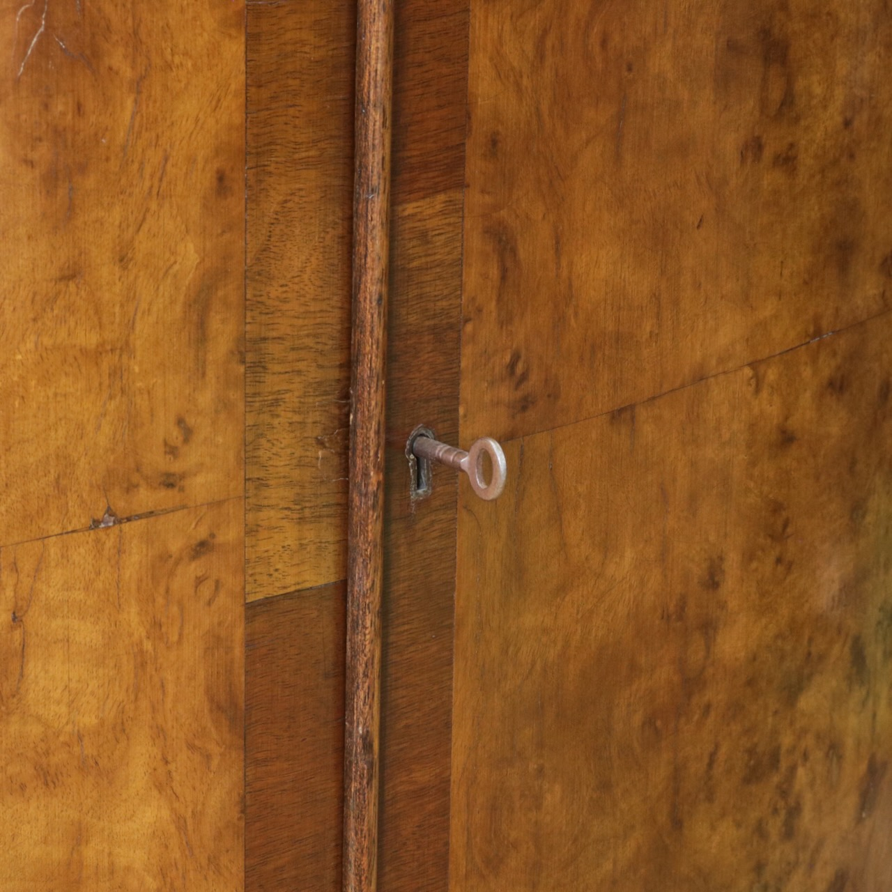 カップボードチェスト