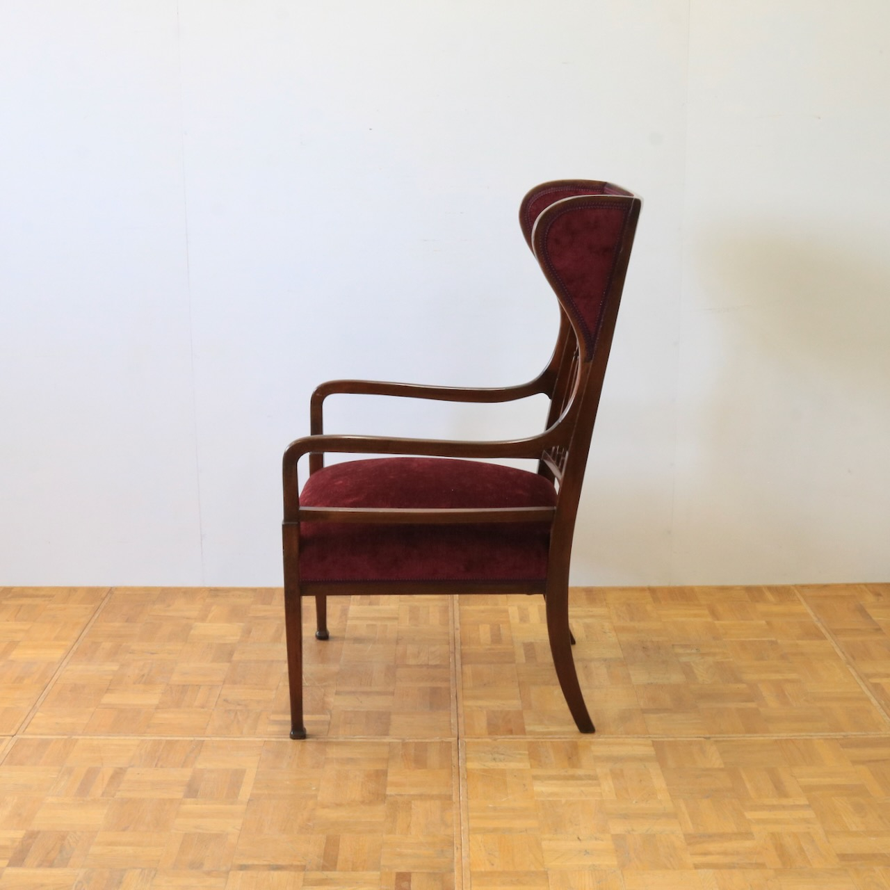 アームチェアー