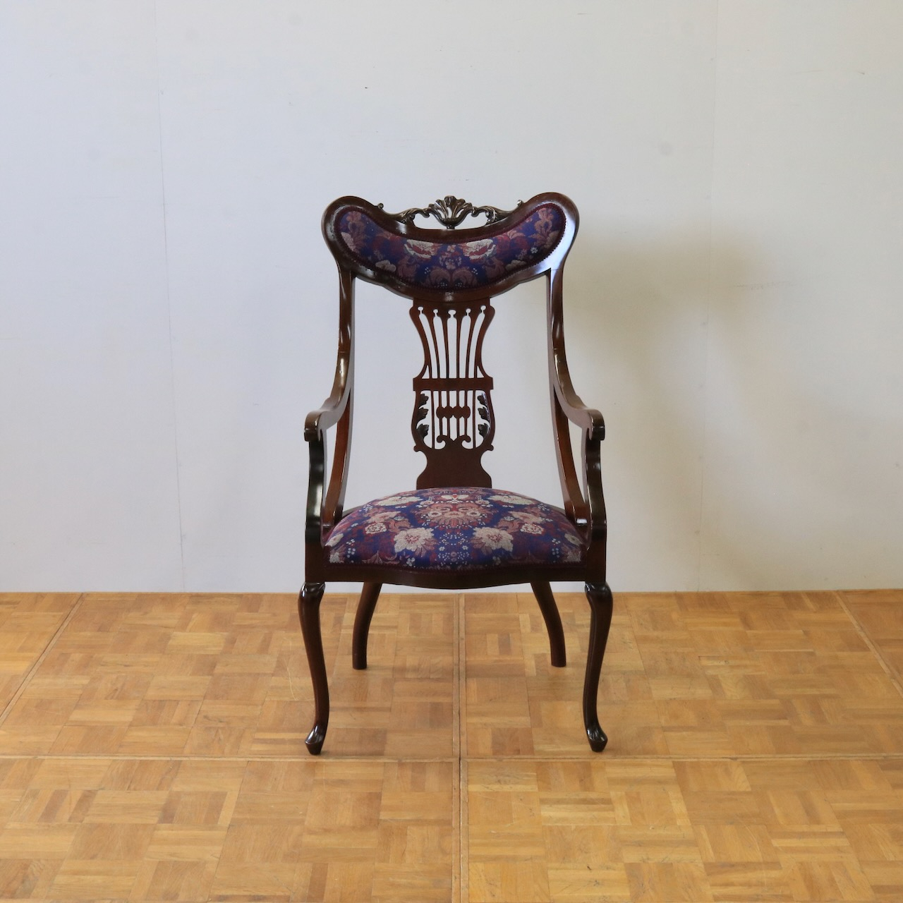 アームチェアー