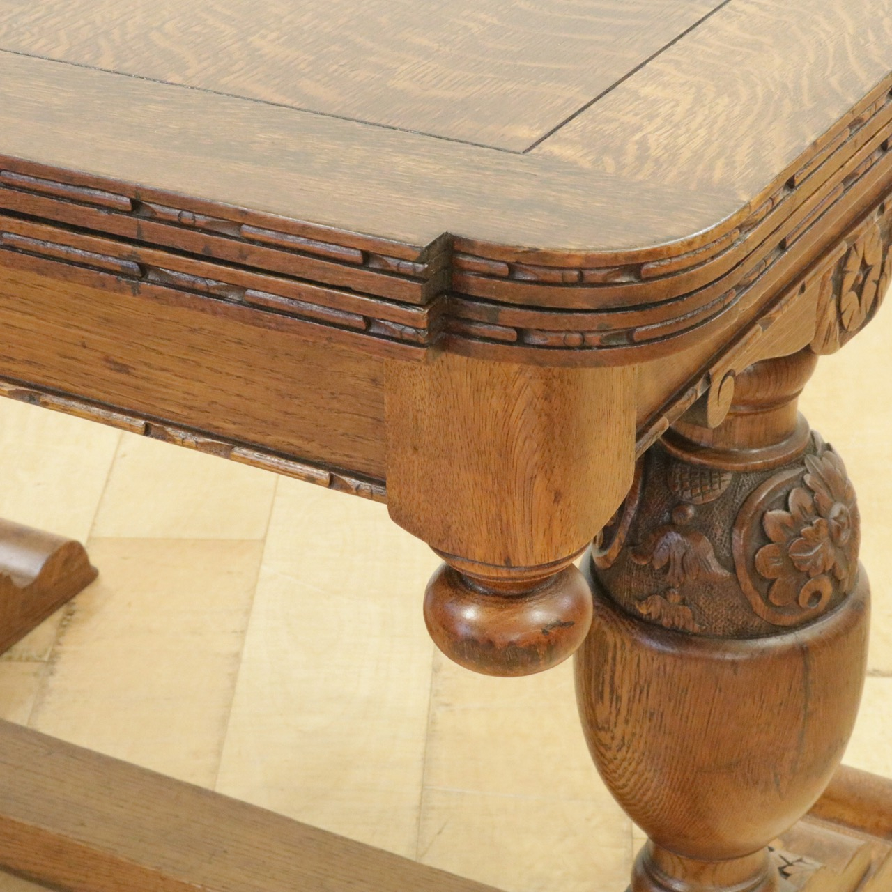 ドローリーフテーブル