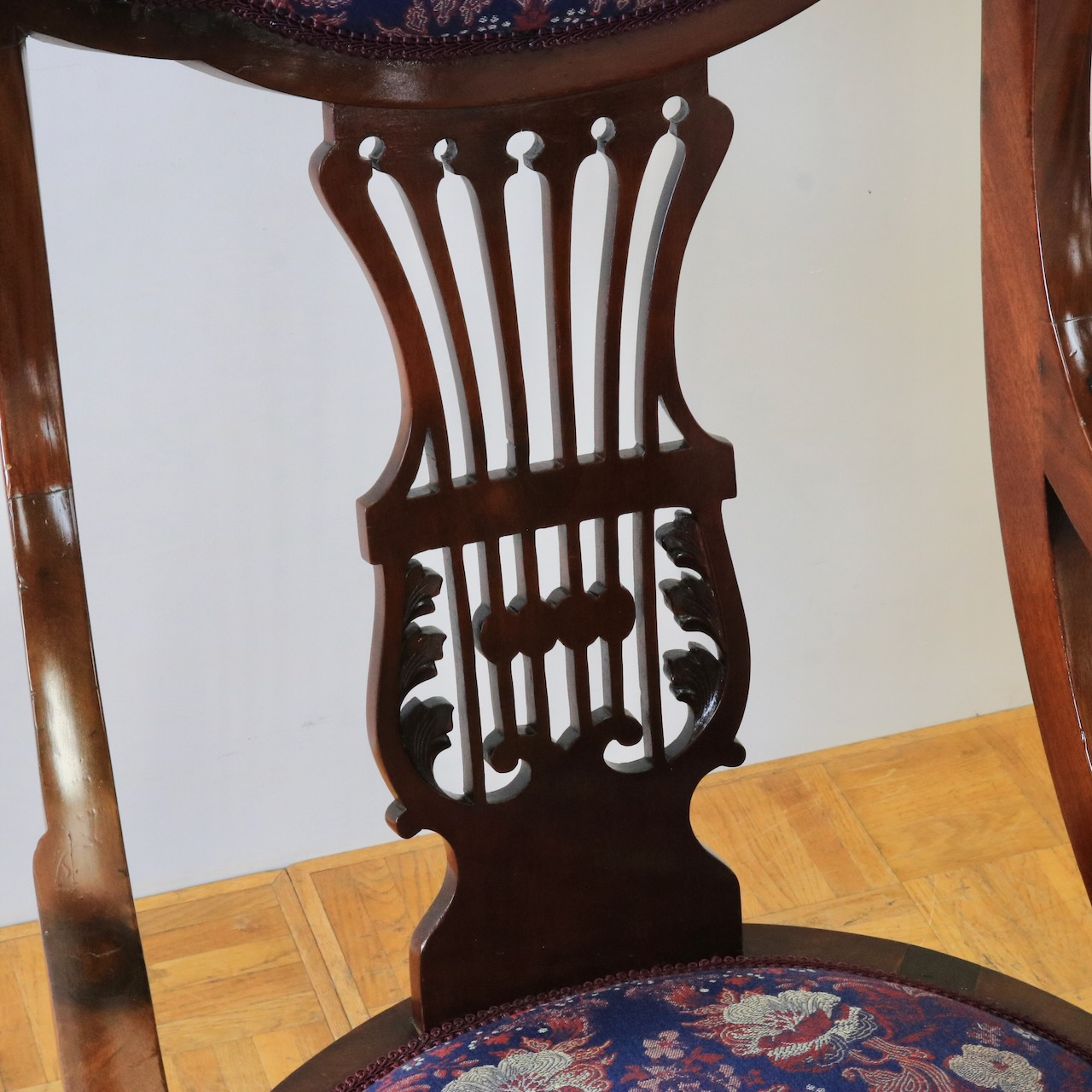 アームチェアー