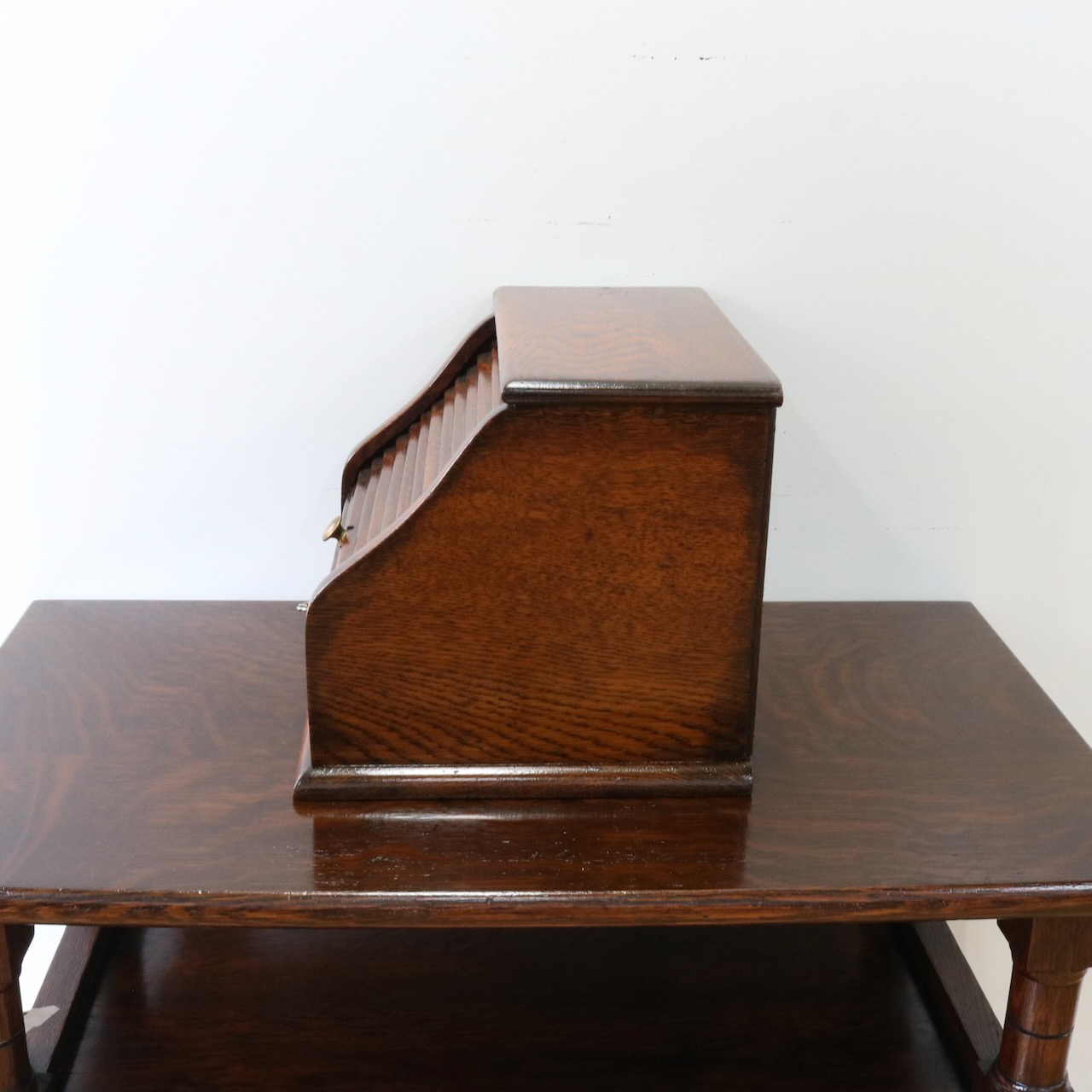 ファイリングキャビネット