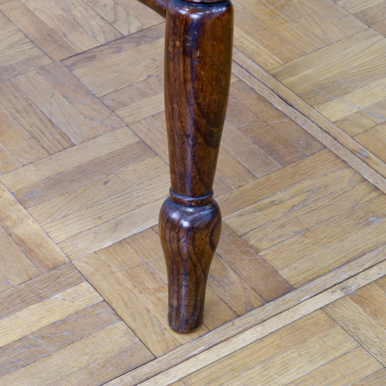 キッチンチェアー