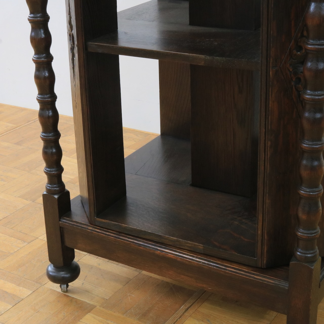 リボルビングブックケース