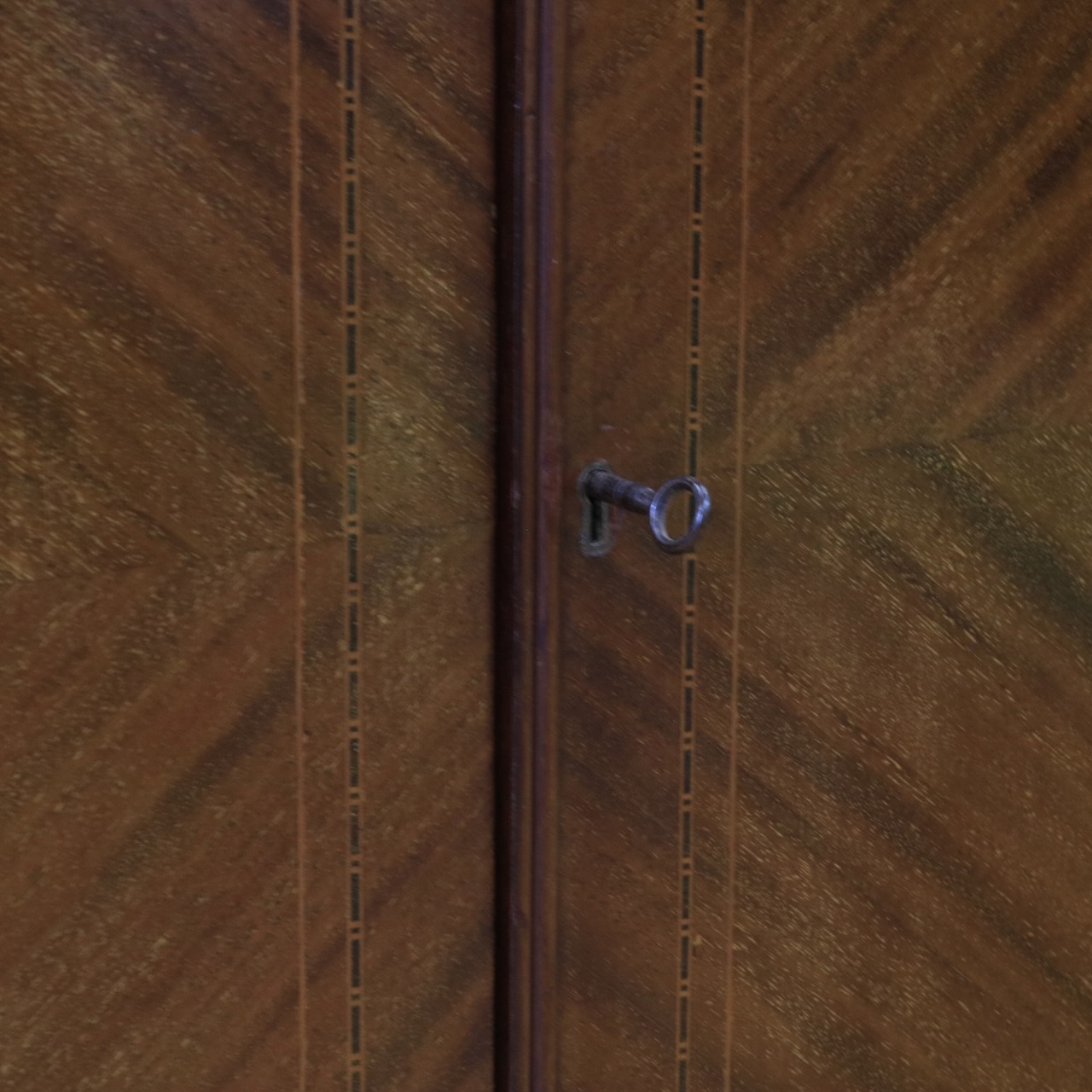 グラスキャビネット