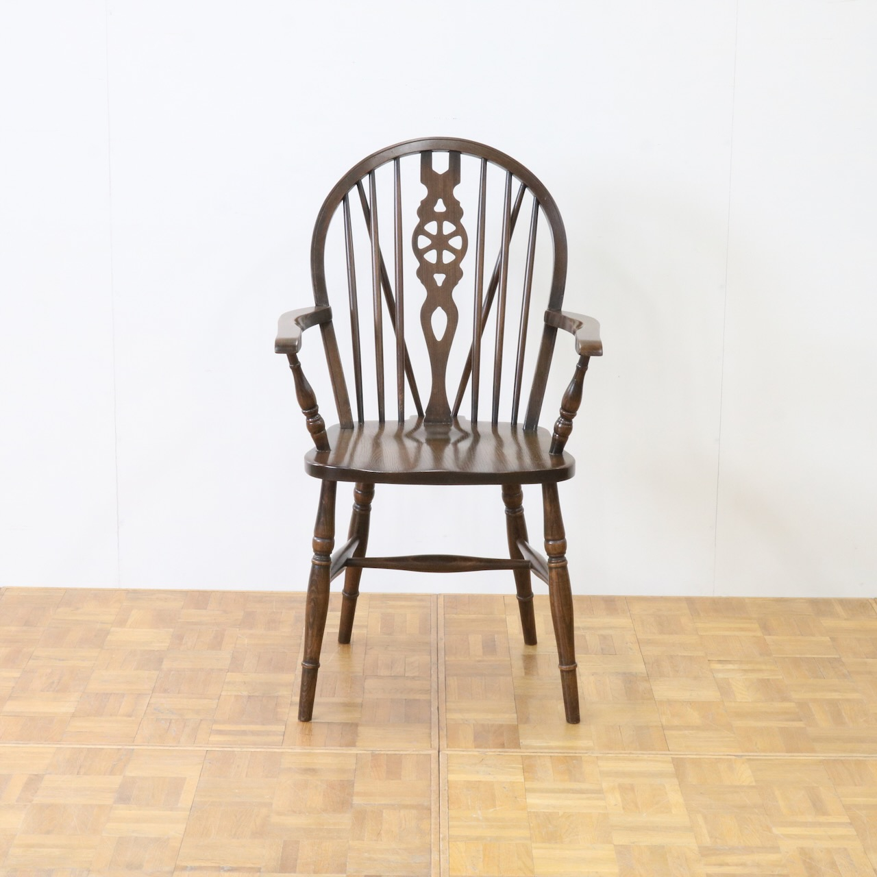 アームチェアー