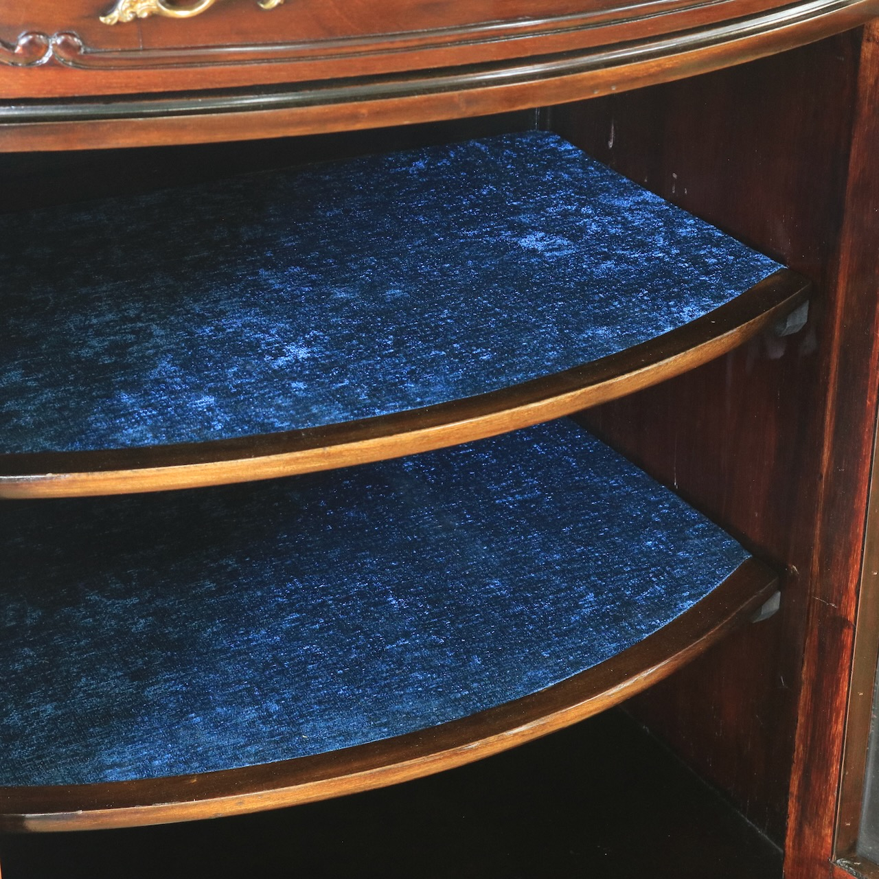 ミュージックキャビネット