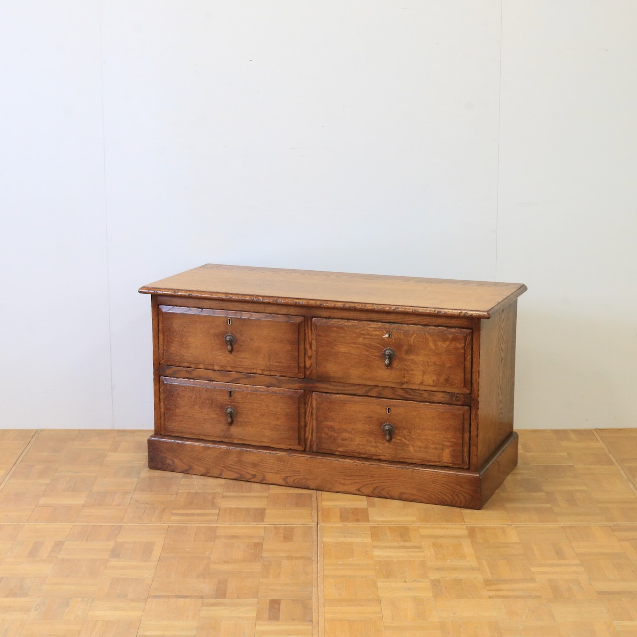 チェストオブドロワーズ