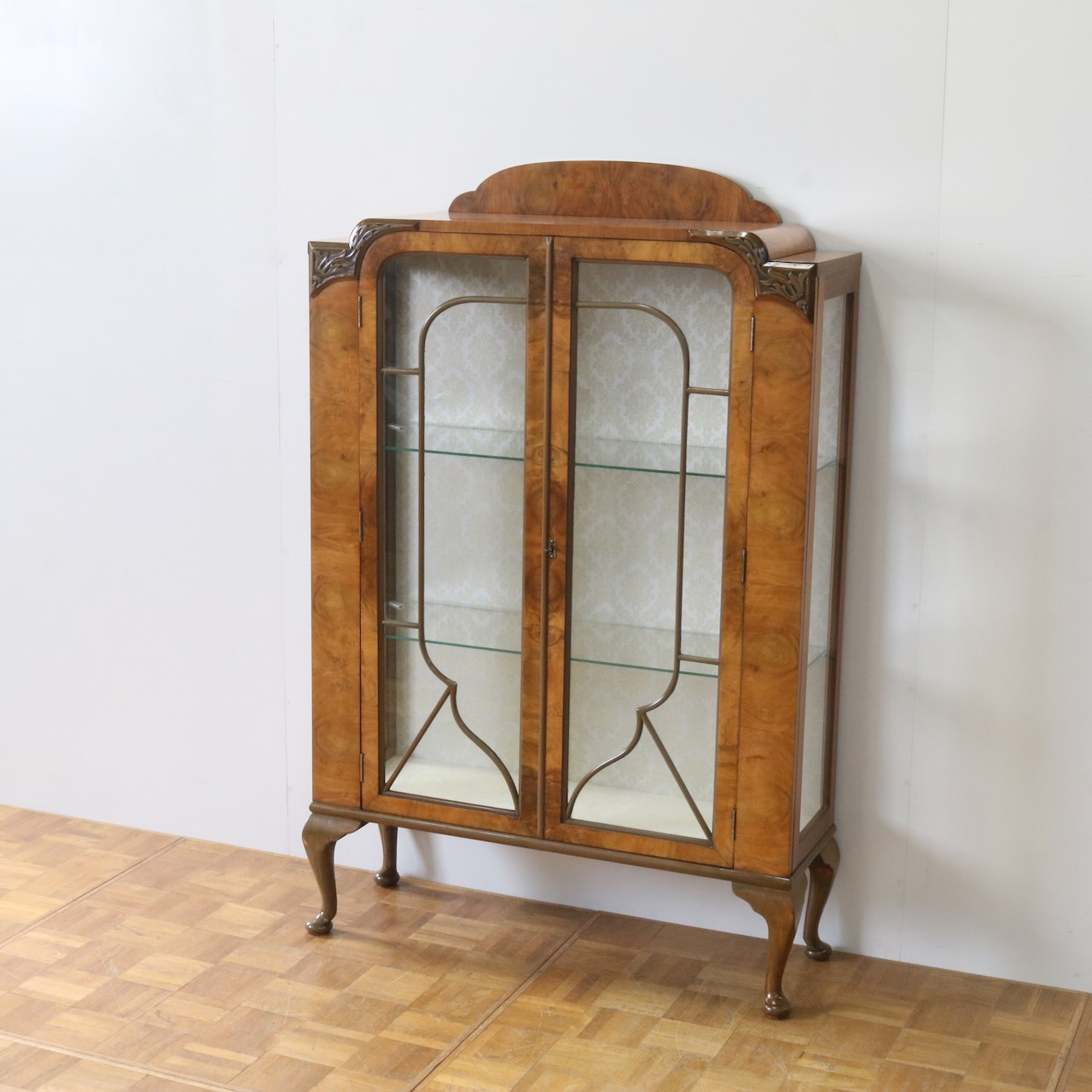 グラスキャビネット