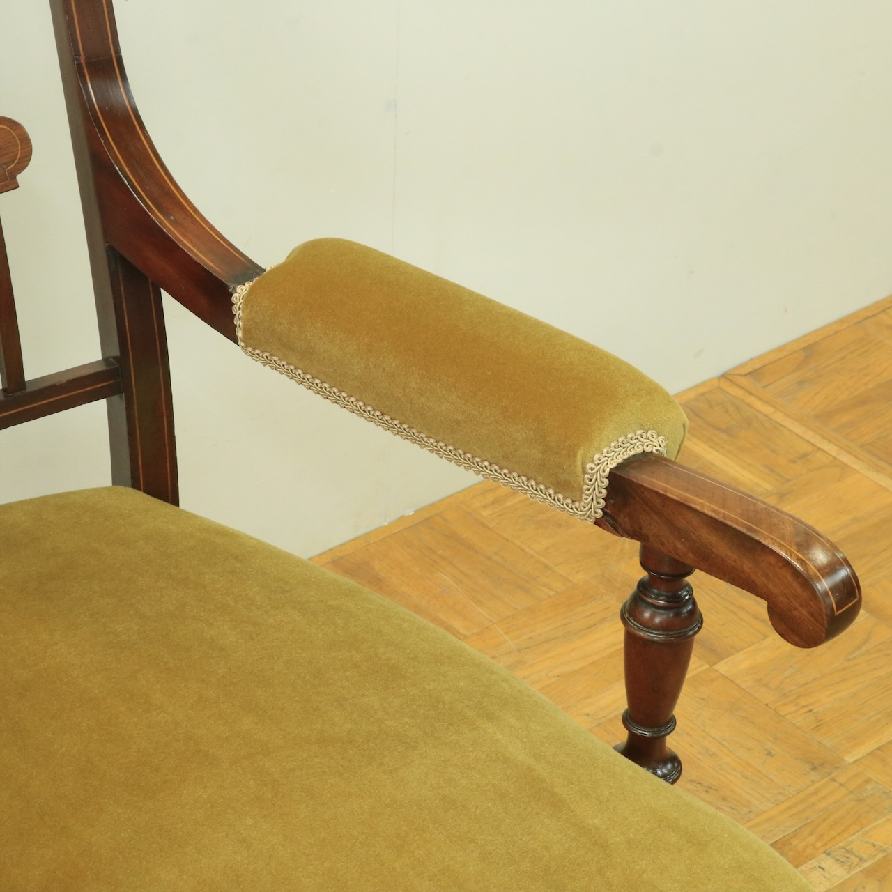 アームチェアー