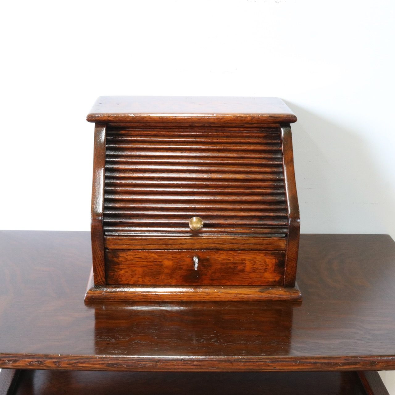 ファイリングキャビネット